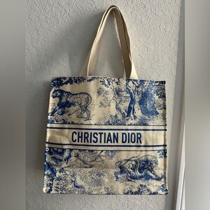 Christian Dior Parfumes VIP Dioriviera Straw Tote in Blue